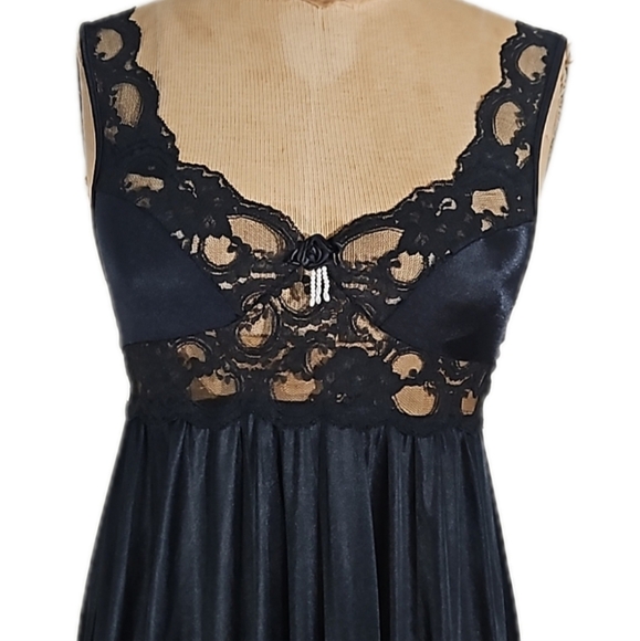 VTG long black lacy nylon chemise dress - Picture 4 of 11
